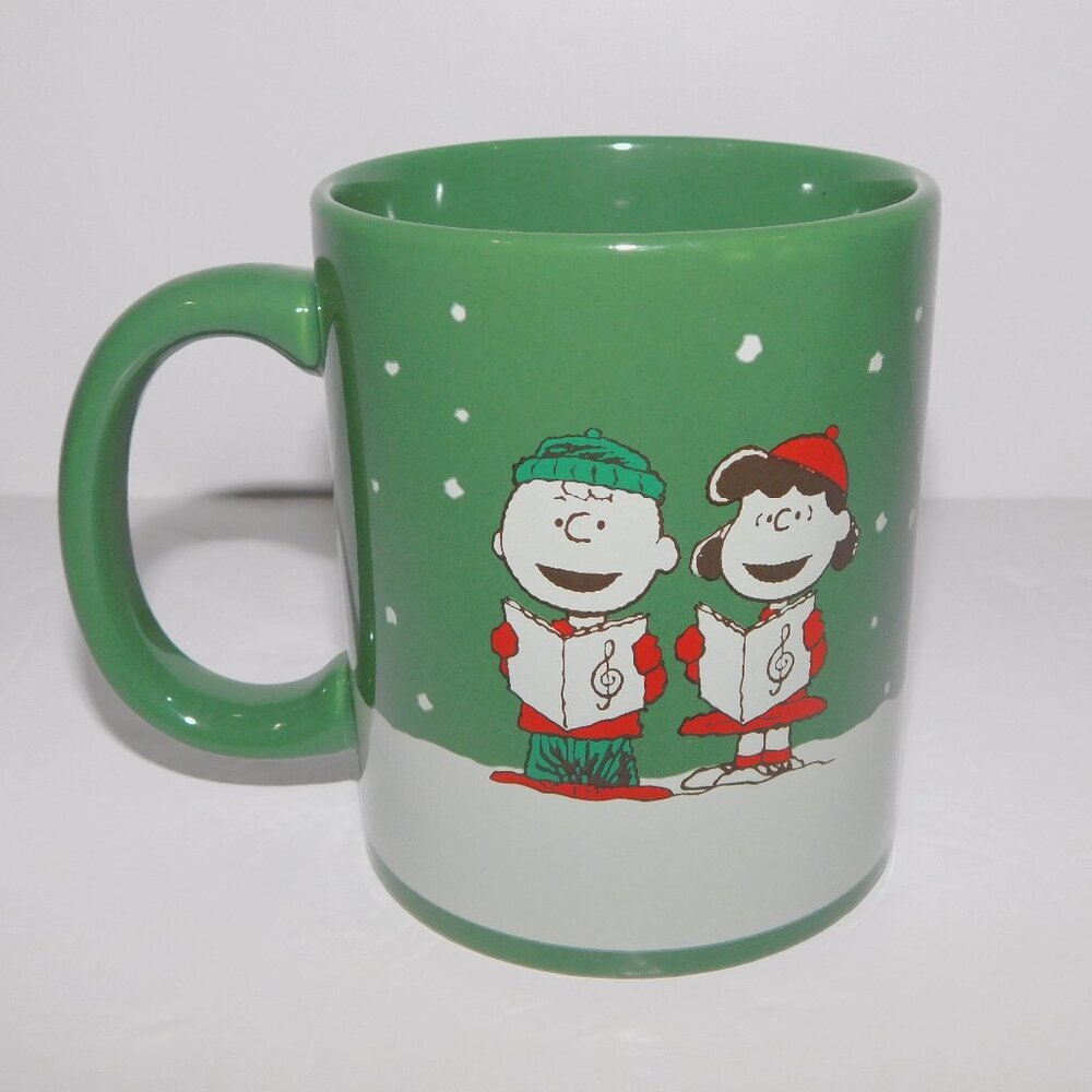 The Peanuts Gang Christmas Coffee Mug Charlie Brown Lucy Snoopy Green Winter